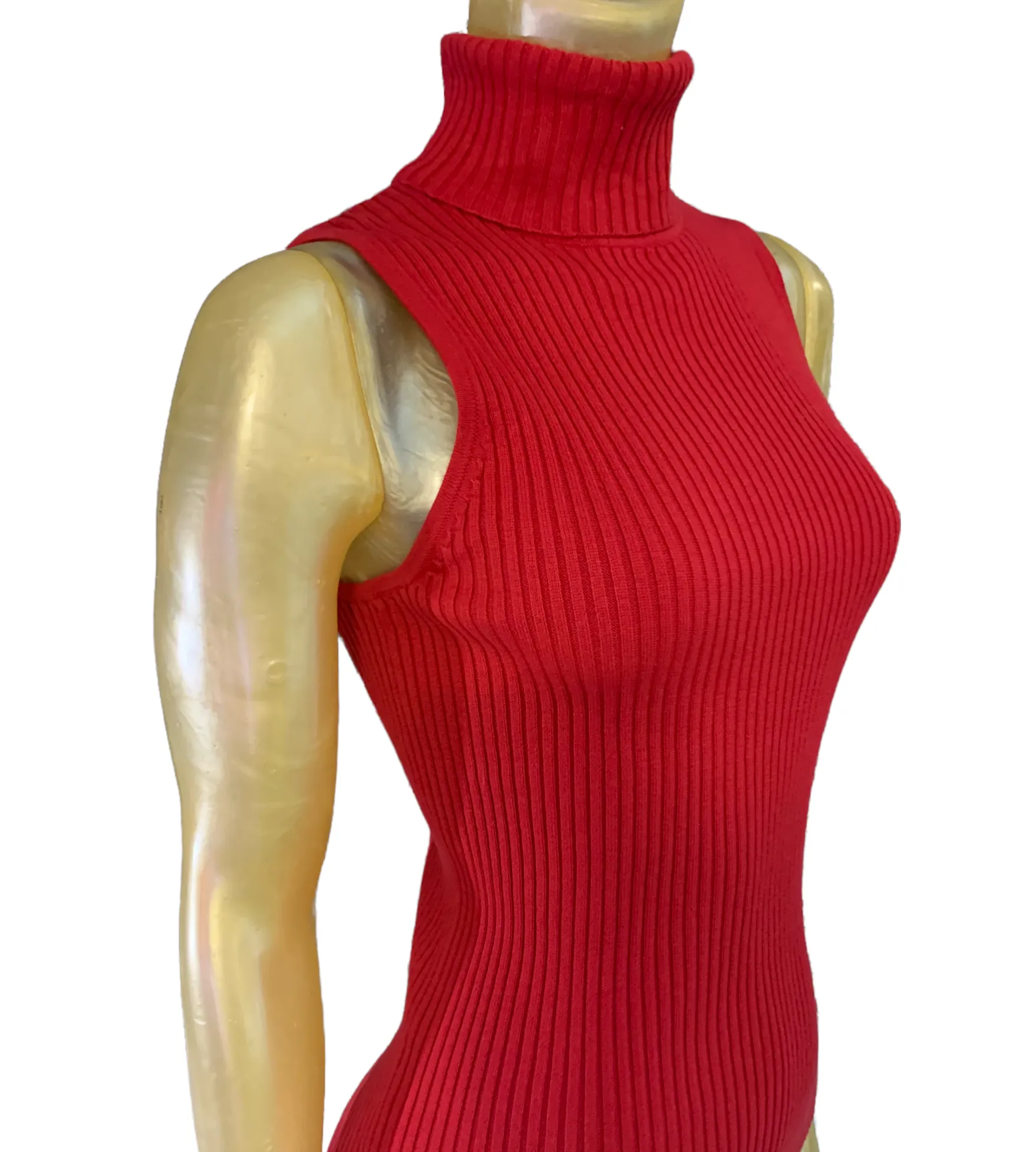 Sleeveless turtleneck top