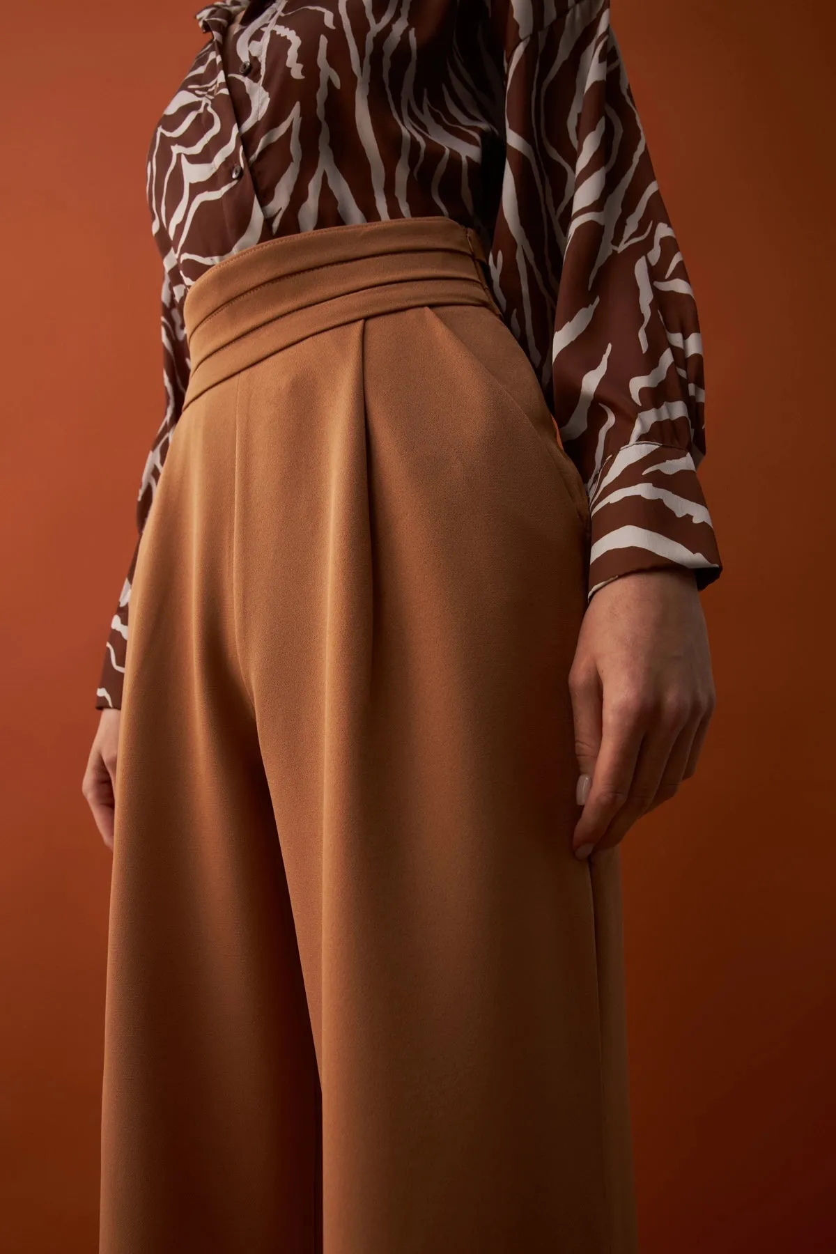 Waist Detailed Pocket Crepe Trousers - Camel